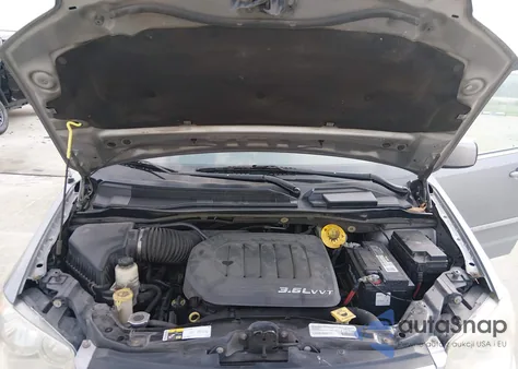 2015 Chrysler Town & Country Touring z USA, uszkodzony, nr VIN 2C4RC1BG3FR538396